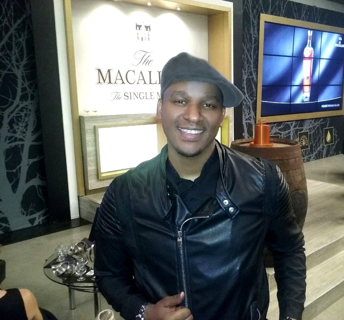 BarsheemSounds's tweet photo. Singer BARSHEEM celebrating last night at @The_Macallan event in Manhattan! 10/22/15 #newmusic #LetsDoItOneMoreTime https://t.co/04r9ZouqBN