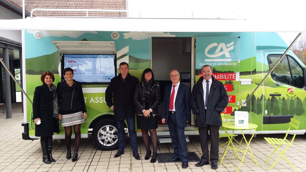 La mobilbank du Crédit Agricole Centre Est à Gex et un promoteur immobilier pour vous accompagner dans vos projets !