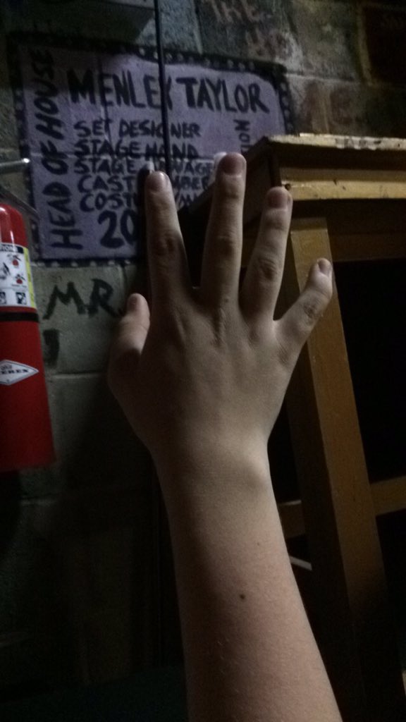 matildatachine's tweet photo. What a nice hand to break. #feelinlikelennie #curley? https://t.co/iwza0fmiEG