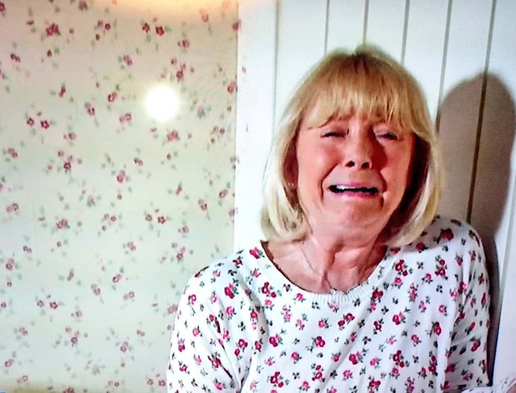 MartynEwart's tweet photo. When you realise your jumper matches the wallpaper... #JumperFail #EastEnders @bbceastenders https://t.co/qFaM9e5r6k