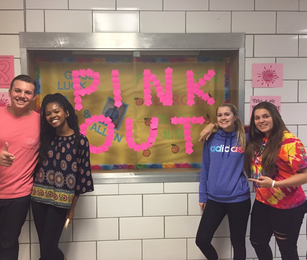 KJEdelman's tweet photo. #WHSPinkOut @HandzInDaCLAIRE @jadelyn_r @akissinger002 https://t.co/FAt4coKLTM