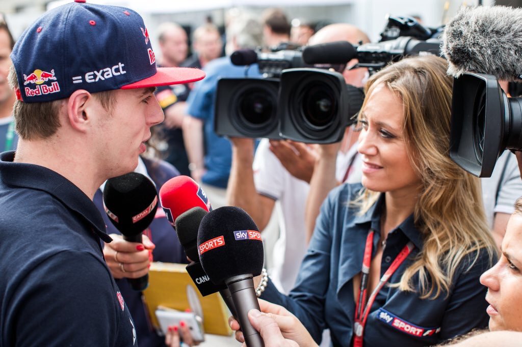 F1Maximaal_nl's tweet photo. Lol! @SkySportsF1 interviewed Max: "How good is Lewis?" I dont know, I can only know when I am in the same car.. #F1 https://t.co/SAUhoMYgeZ