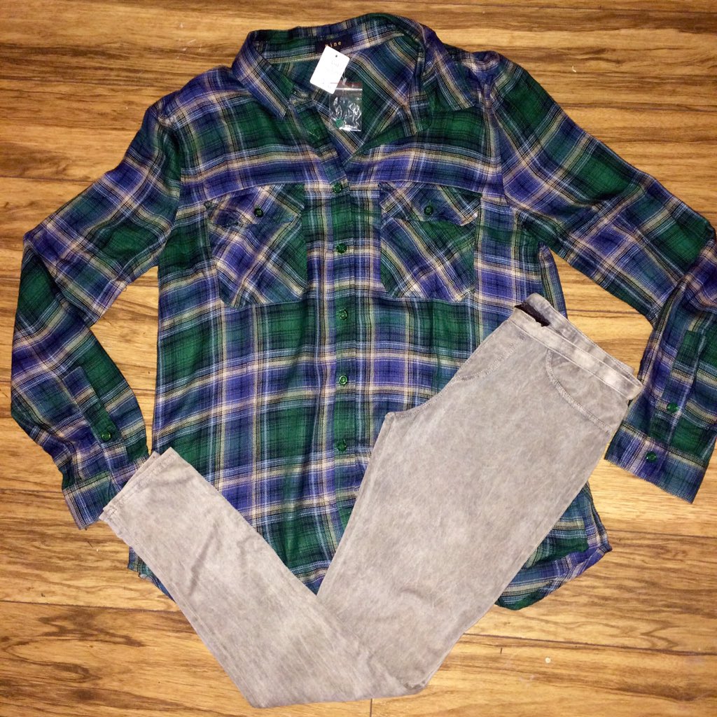 VR1720's tweet photo. Cute meets comfy!! Green plaid flannel-$26 Surrealist leggings-$64💚💚💚 https://t.co/VDqlmT5xsE