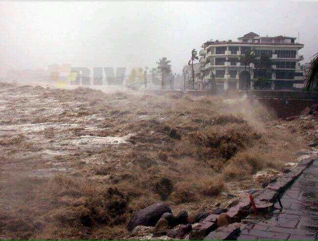 RIVAC_OAX's tweet photo. #RivacInforma
Fotos de puerto vallarta por el ieracn patricia está tarde
#oaxaca #Mexico https://t.co/nKmvdnAlds