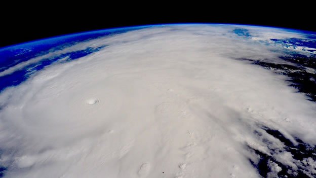 “El Monstruo” está a horas de tocar tierra ht.ly/TMgsQ