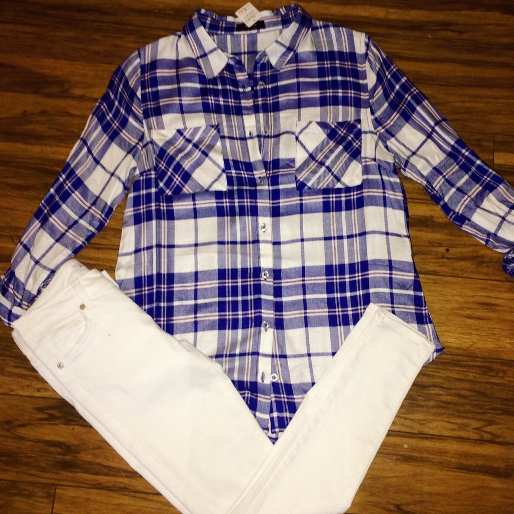 VR1720's tweet photo. only two left of our favorite flannel! these went super fast!how good does it look with our white skinny jeans? https://t.co/ZZExfdiXmJ