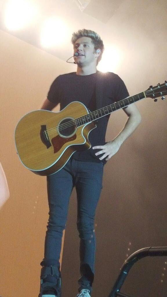 AussieUkUpdates's tweet photo. Niall tonight!

#EMABiggestFan1D #OTRABelfast3 -k⛅️ https://t.co/2N2TthTNRc