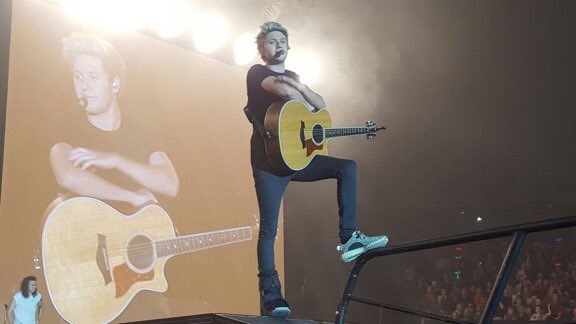 AussieUkUpdates's tweet photo. Niall tonight!

#EMABiggestFan1D #OTRABelfast3 -k⛅️ https://t.co/2N2TthTNRc