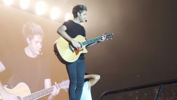 AussieUkUpdates's tweet photo. Niall tonight!

#EMABiggestFan1D #OTRABelfast3 -k⛅️ https://t.co/2N2TthTNRc