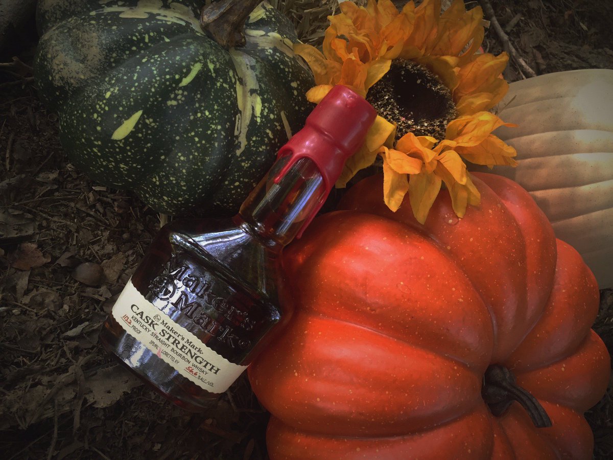 MakersMark's tweet photo. #CaskStrength has all of the warm vanilla flavor that you need to #FallForMakers. https://t.co/i9by42RF4b