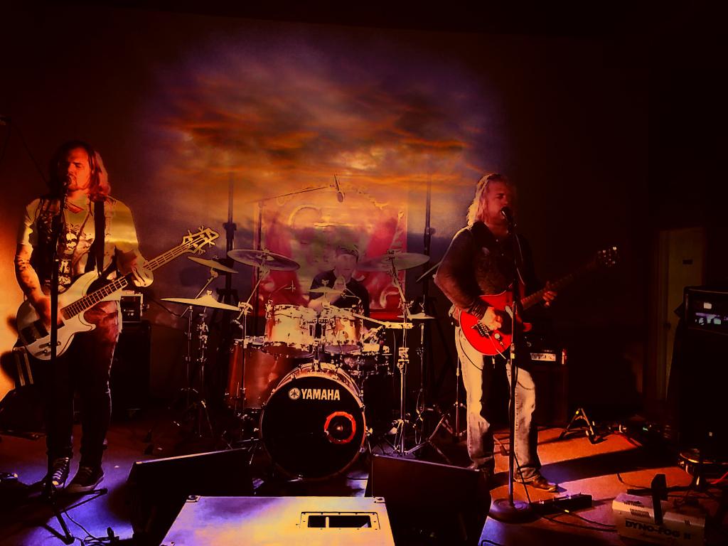 ClarkRabbitt's tweet photo. @greggregsonyes 
@SonyPictures 
@RounderRecords 
@EMIRecordings 
A MUST SEE BAND
Google clark rabbitt band https://t.co/6bKJVQSYbj