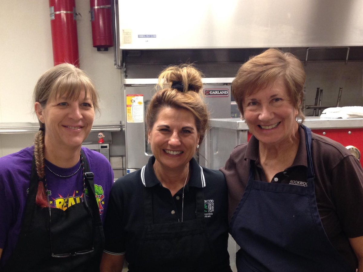 seekerLSMS's tweet photo. Our chefs keep the campers well fed!! #thankful@LaSalleMS @LaSalleSpringsM #seekercamp https://t.co/deCBtD0thh