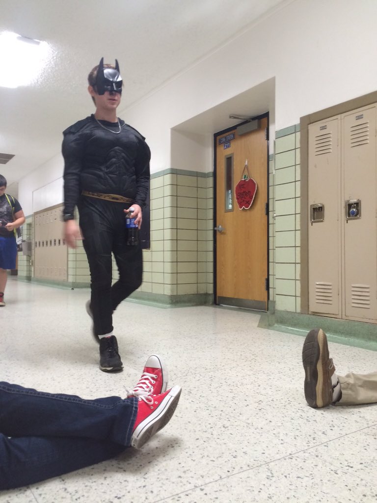 Steaksaucyyy's tweet photo. Na na na na na na na na Batman https://t.co/IOpIVZeRZA