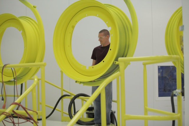 Bob @quinnwho reports from the <a href="/titan_tire/">Titan International</a> plant in Quincy, IL on #theBigShow | Listen on @whoradio or <a href="/600WMTAM/">Newsradio 600 WMT</a>