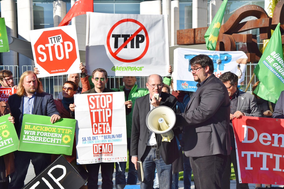 Volksentscheid's tweet photo. #TTIP: Es ist höchste Zeit für eine Rebellion der Volksvertreter/innen im #Bundestag: https://t.co/zd2MhT0DNx https://t.co/IEuxT4nbNY