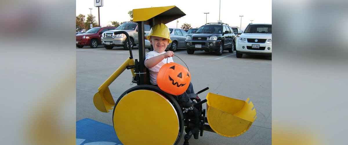 GMA's tweet image. Mother creates wheelchair-friendly Halloween costumes to empower children with Spina bifida: abcn.ws/1W9bRWS