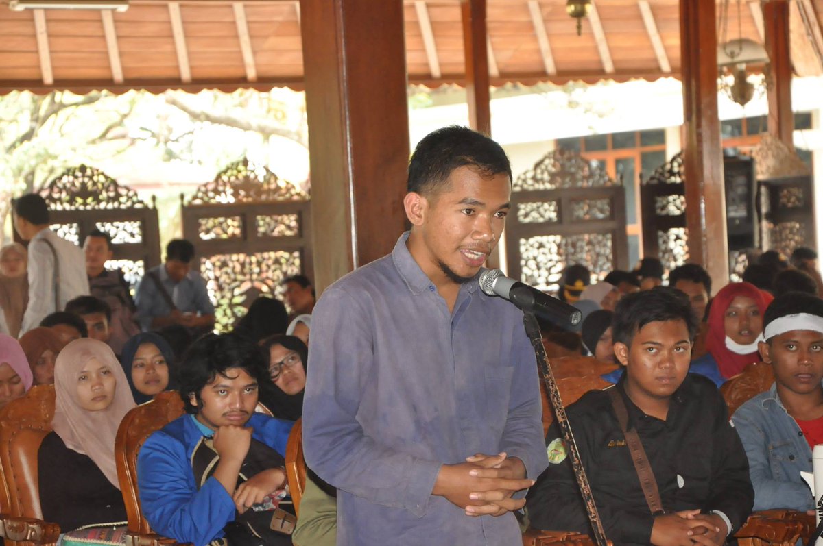 ilham_p_k's tweet photo. Bertanya dalam ketidaktahuan ? tentu bukan, tapi mempertanyakan kebenaran. #audiensiharitani https://t.co/IrAUA9pfdz