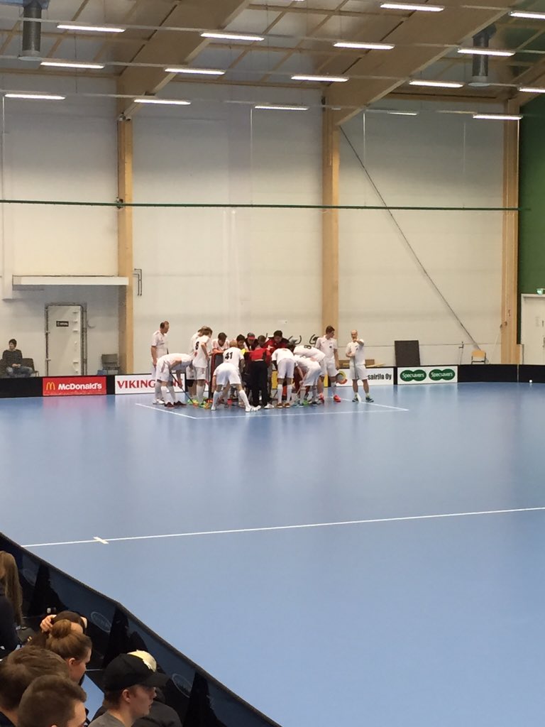 VoimaSalibandy's tweet photo. Hatsina- Voima ensimmäisen erän jälkeen 2-3. #salibandy #m2div https://t.co/ss7YUWFiER