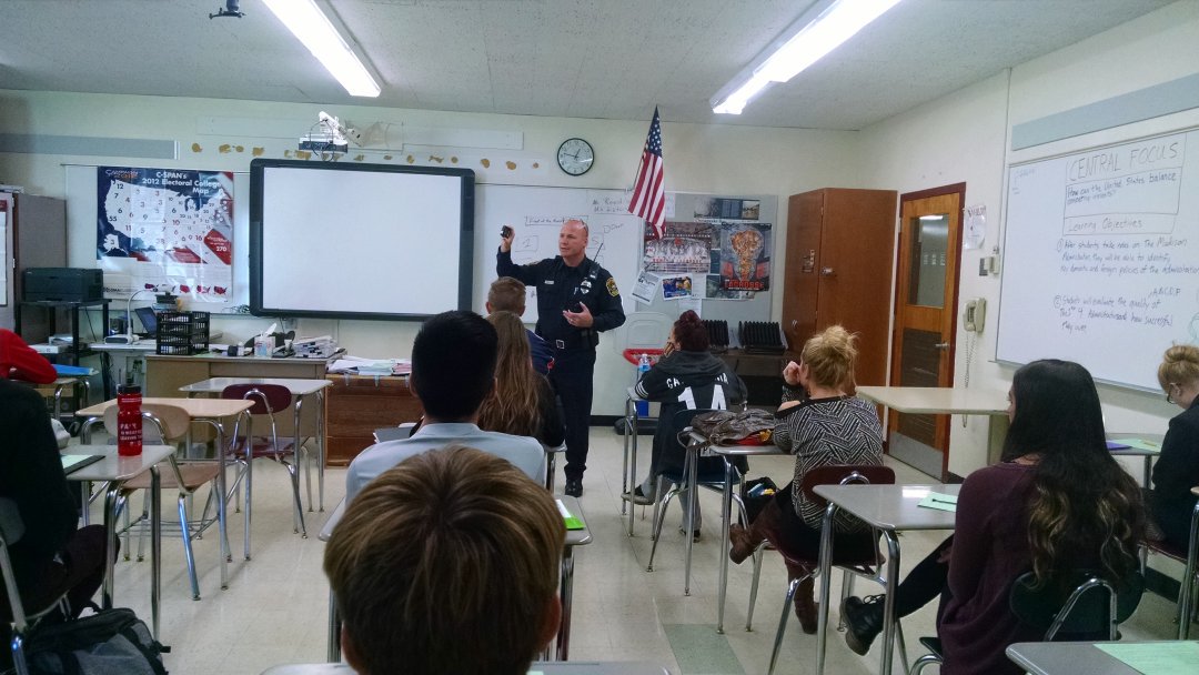 gwall714's tweet photo. Officer Bort demonstrates police camera to Ms. G's Gov't class while discussing policing in the 21st C. https://t.co/kxz5HvMj91