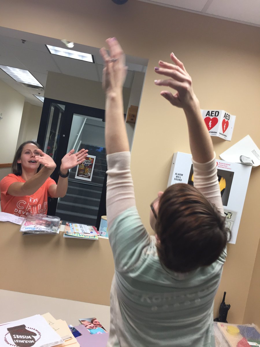 juliek_lefler's tweet photo. Indoor Butterfly catching! #kohlscdc #lifeatkohls #thisisretail https://t.co/fqOoXGb2xC https://t.co/9HRLcj2z9I