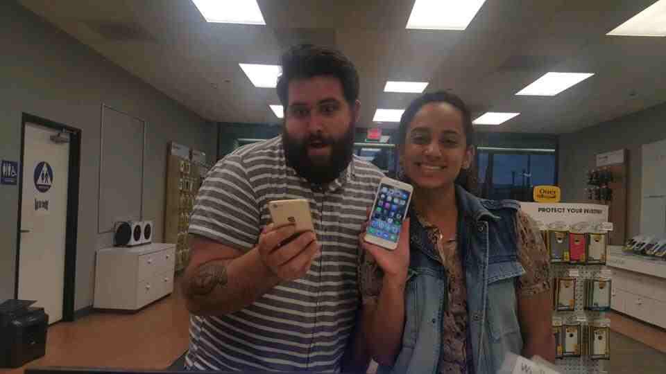 direct_store's tweet photo. Customers are Super excited about the #iphone6s! @marceloclaure @Sprint_West @BizMMC https://t.co/RYm9AIRCOR