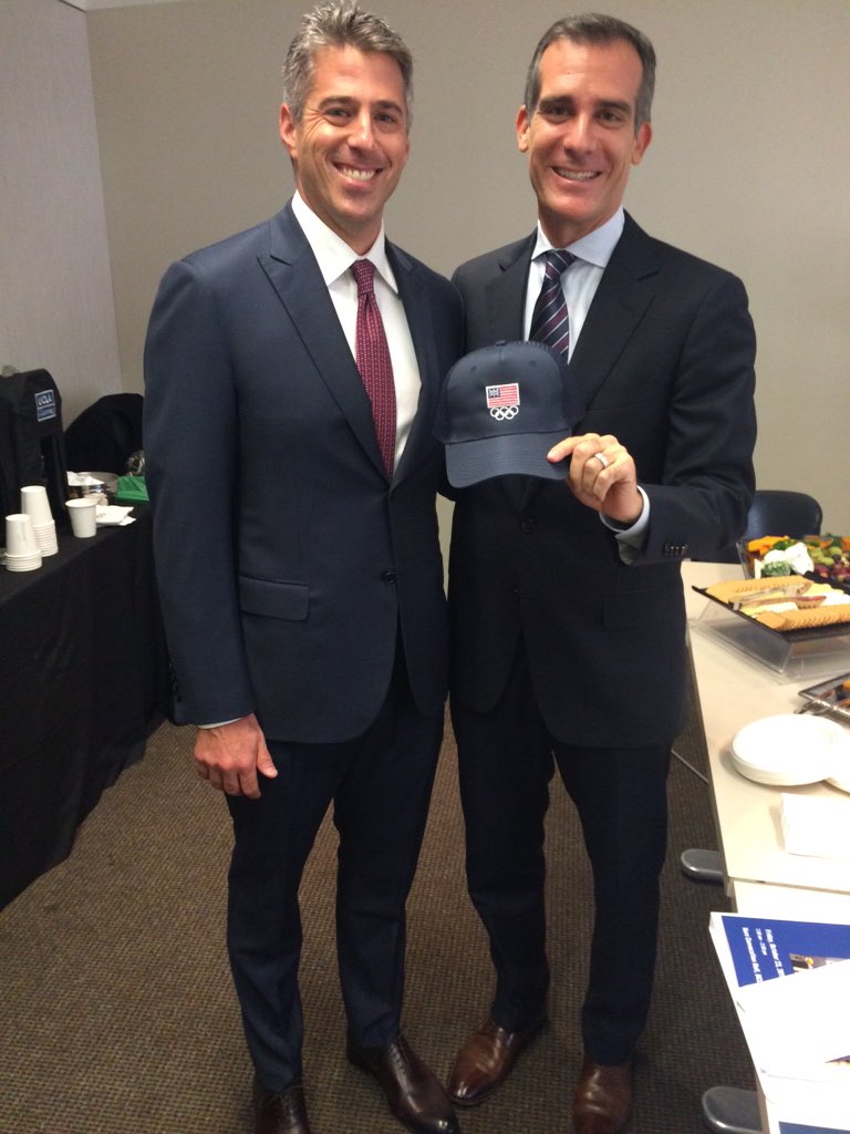 ricarodman's tweet photo. Two great leaders about to take stage at #MHTJsummit @labctweets @caseywasserman @ericgarcetti https://t.co/mhymOmsOae