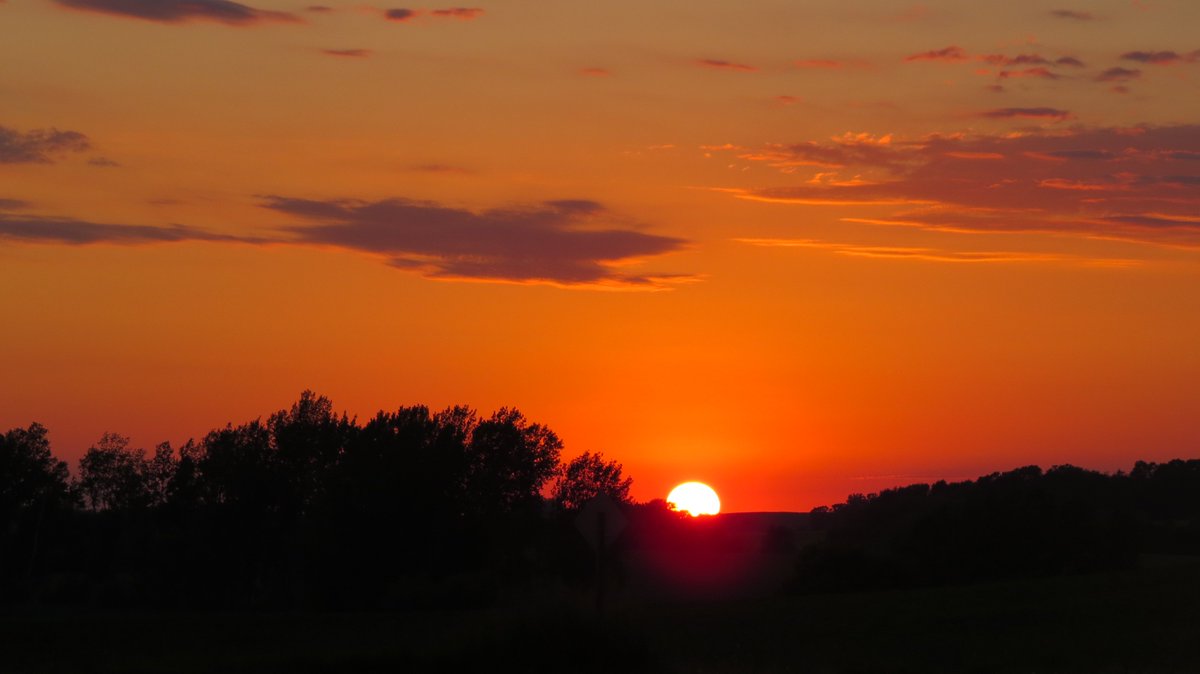 tgm_global's tweet photo. Experience the beauty of #NorthDakota as explained by @ghatak_anwesha https://t.co/wWAfh5OP7V https://t.co/nHkFAfSLRj