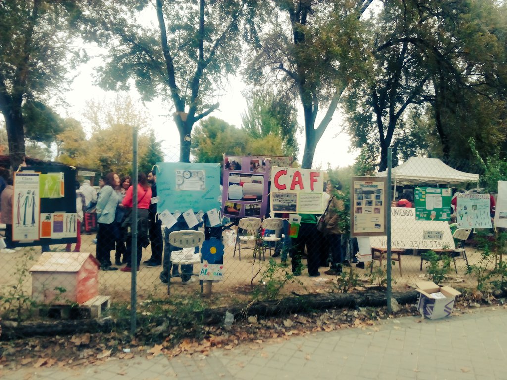 SConvivencia's tweet photo. Seguimos en la Fiesta de #UniendoBarrios , hay una exposición de iniciativas https://t.co/NmbG2Grw3y