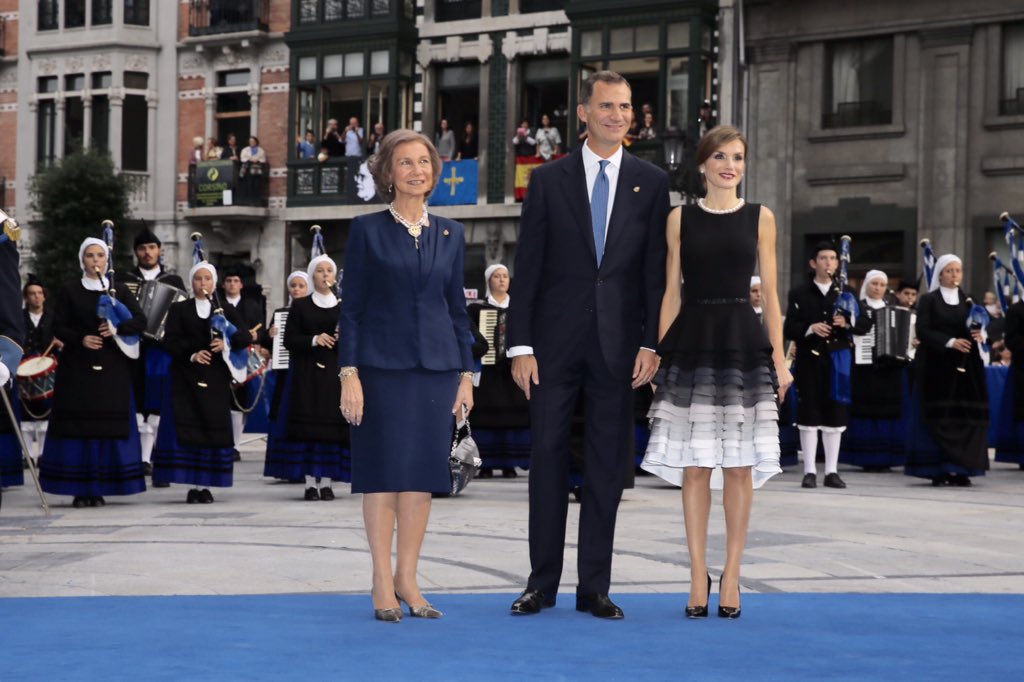 CasaReal's tweet image. Inicio de la ceremonia de entrega de los Premios Princesa de Asturias 2015 #PremiosPrincesa casareal.es/ES/Actividades…