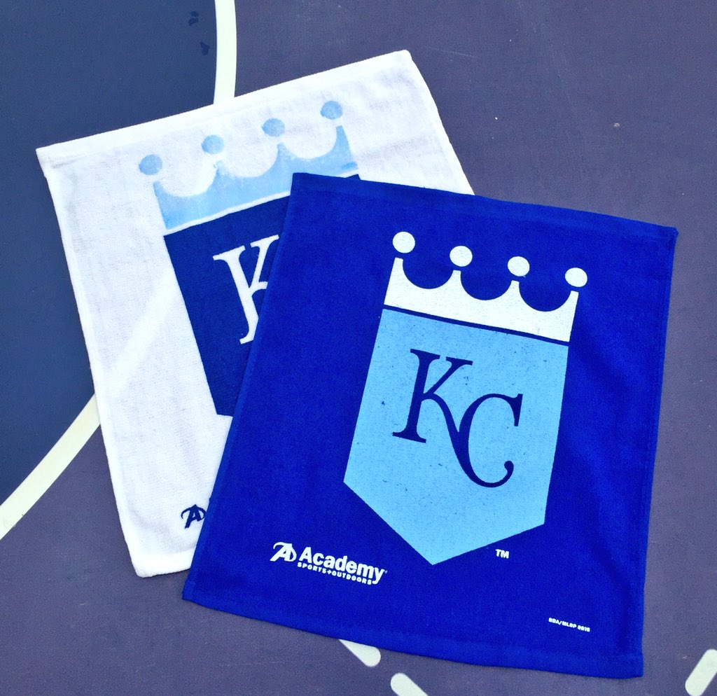 Royals's tweet photo. We've got rally towels! 40,000 fans will receive one of these at tonight's game. #TakeTheCrown https://t.co/HSzSoiZDZp