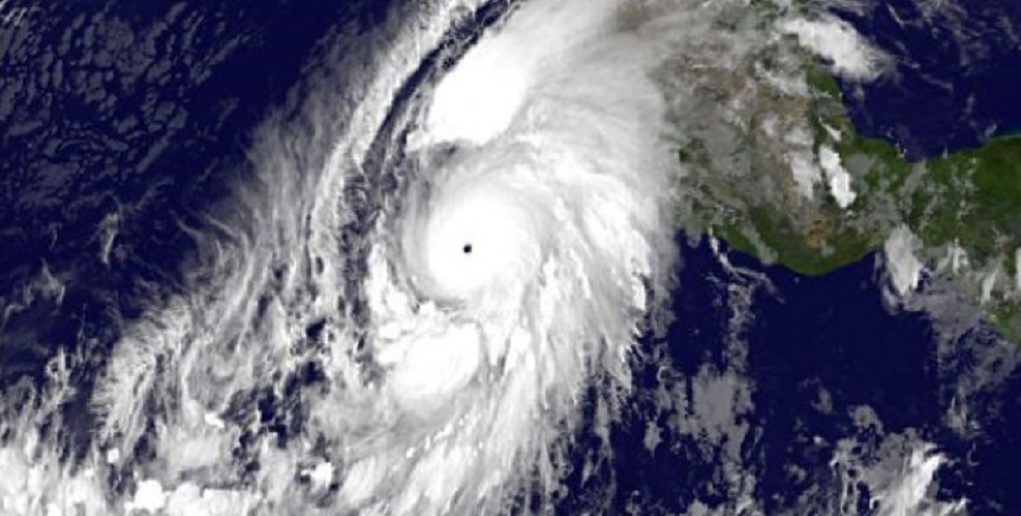 FlightCentreCa's tweet photo. Travel Alert: A hurricane warning has been issued for #Mexico: https://t.co/gpzJPNuTD7 #HurricanePatricia #ttot https://t.co/n6scSfmgRi