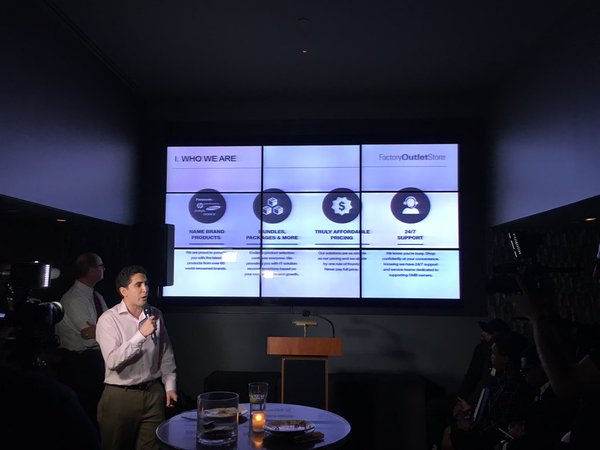Gogo_Studios's tweet photo. We had SUCH an incredible, successful event last night @ClydeFraziersWD w/ @HP and @FactoryStores ! #networking #HP https://t.co/TCQpZenyCz