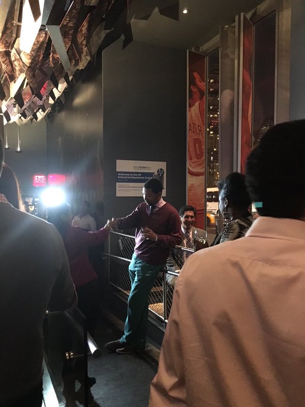 Gogo_Studios's tweet photo. We had SUCH an incredible, successful event last night @ClydeFraziersWD w/ @HP and @FactoryStores ! #networking #HP https://t.co/TCQpZenyCz