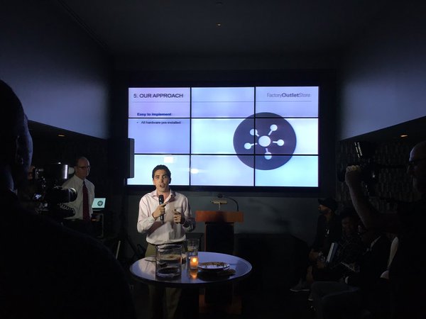 Gogo_Studios's tweet photo. SUCH A FUN TIME our crew had @ClydeFraziersWD w/ @HP and @FactoryStores last night! #networking #HP #FactoryStores https://t.co/KOr9PNd1px