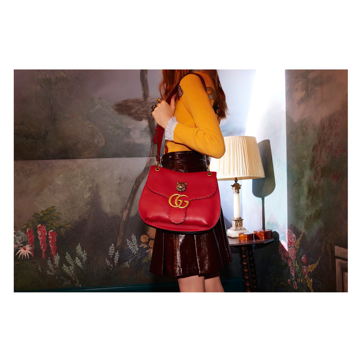 gucci's tweet photo. Eclectic hardware: a metal tiger head on the #GucciCruise16 Marmont shoulder bag. https://t.co/wyHsF1DxvV https://t.co/LexrlTSPog