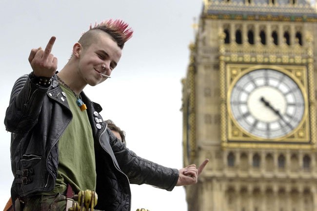 webweaveruk's tweet image. Everyone is Downloading iOS 9.1 for the Middle Finger Emoji!
d.gu.com/CWWgJK 
#emojis #iOS9update