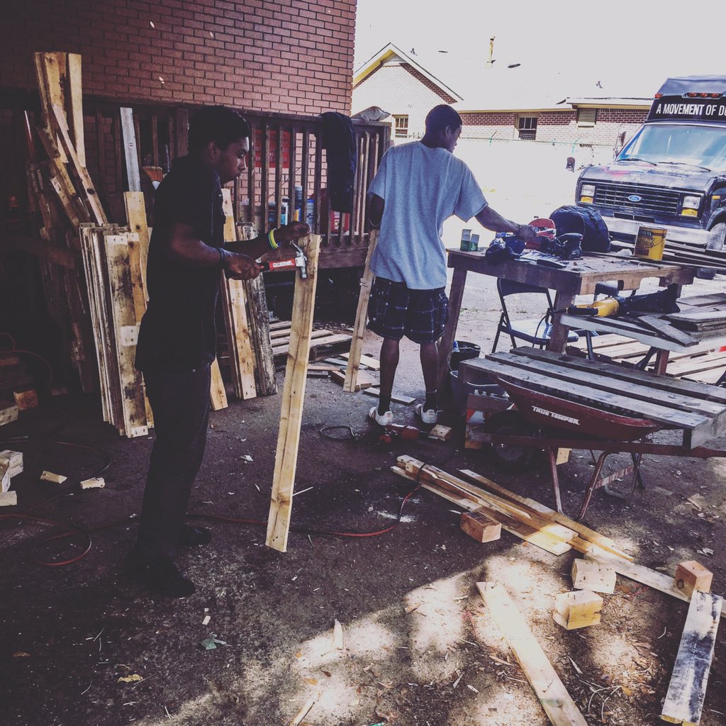 LoveBeyondWalls's tweet photo. Robert showing his brother Willie how to break down pallets to make art! Classic! #dignityart #lovebeyondwalls https://t.co/irsq4F1x9o