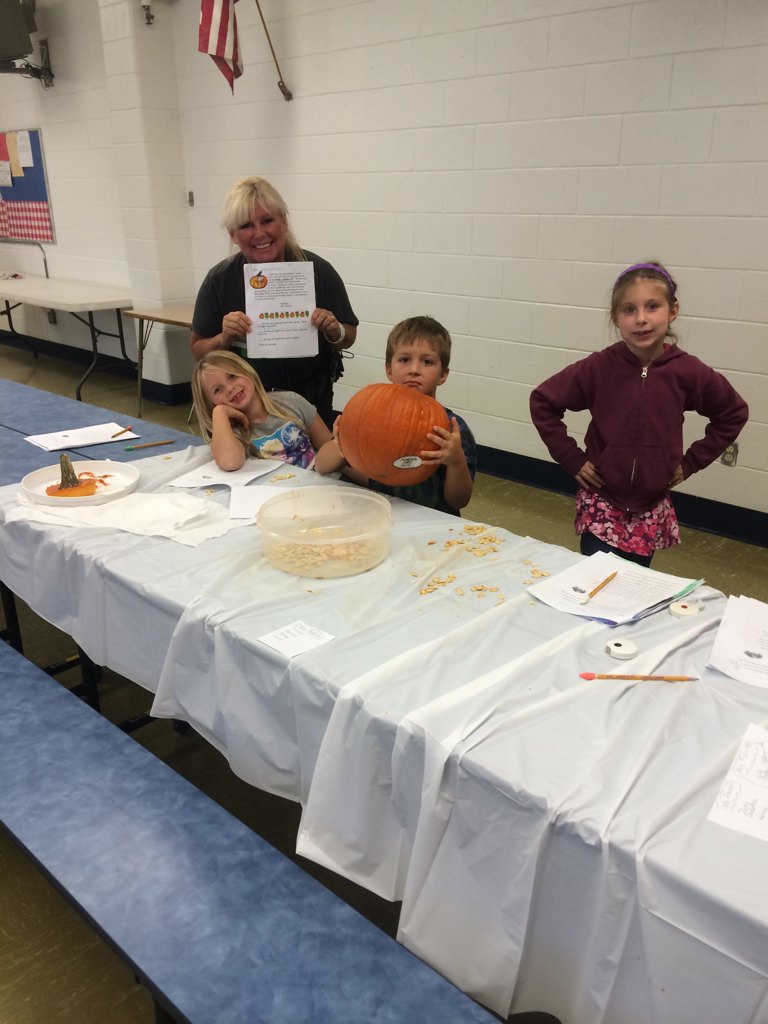 matthewbrickma1's tweet photo. Pumpkin Math with Mrs. Schafer's class!! https://t.co/VJBAVyVoxn