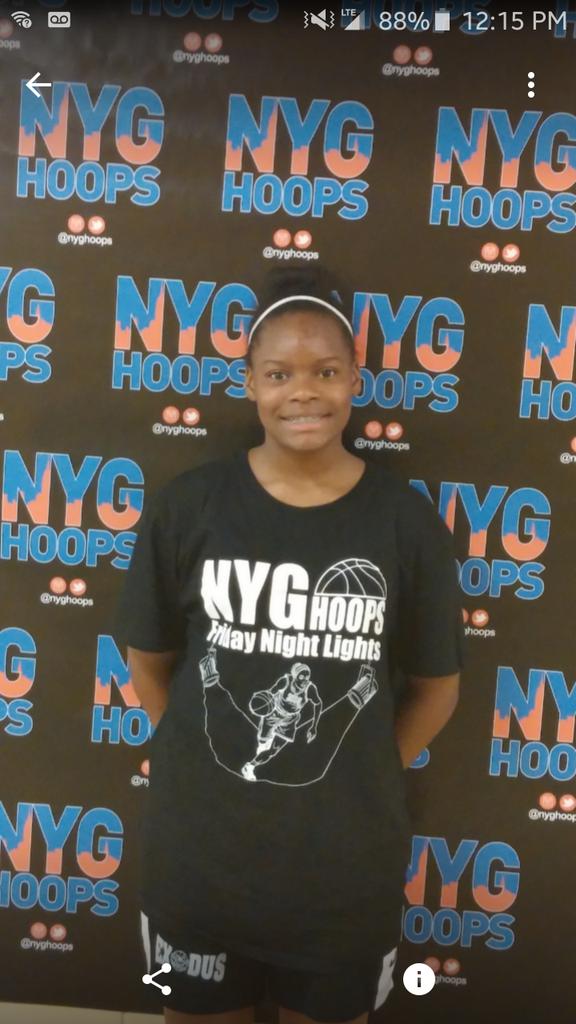 ysa_bogle's tweet photo. #fbf '20 MacKayla Scarlett at Friday Night Lights. Thanks @NYGHoops for the opportunity to showcase her skills. https://t.co/dEttzDWQMB