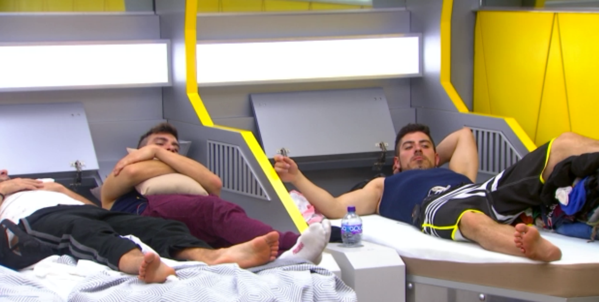 BigBrother_PM's tweet photo. #BBChile propone orinar a la gente mientras duerme. RT si te gustaría verlo. https://t.co/ARoyCL2iT1