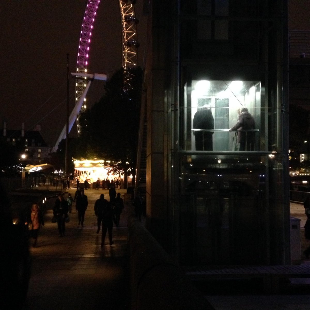 ShohamGuy's tweet photo. Friday evening, southbank. https://t.co/XaWiaHx0Yu