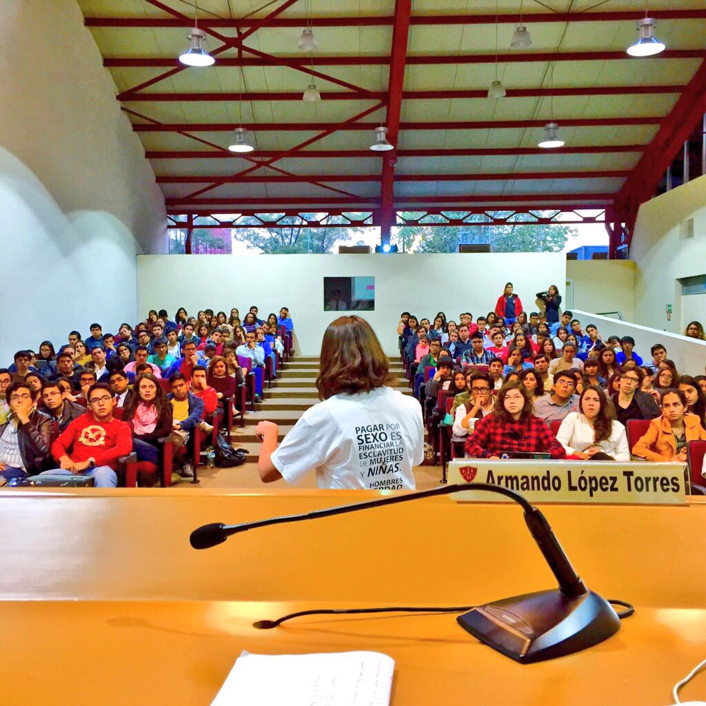 saeldmx's tweet photo. ¡Conferencia c/ @SinTrata ! Auditorio más que lleno. Aún mejor, + de 40 voluntarios a la causa. #X1MxSinTrata #SAELD https://t.co/fDVxabIIFD