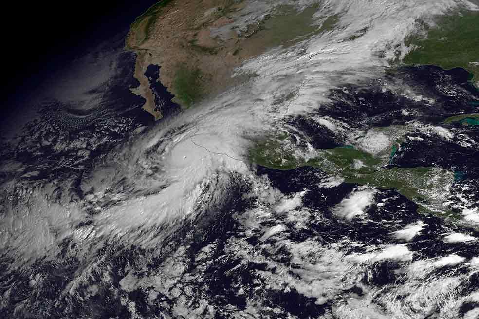 Patricia es el huracán "más poderoso" registrado en la historia del planeta bit.ly/1MXTsM4