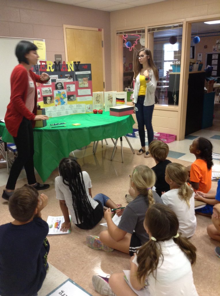 caseypeters2015's tweet photo. Cultural fair fun! @VMEPatriots #ccpsproud https://t.co/C2mElj8uHg