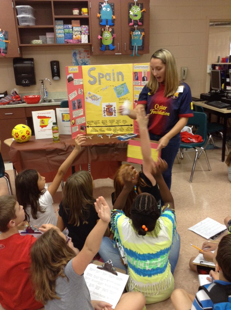 caseypeters2015's tweet photo. Cultural fair fun! @VMEPatriots #ccpsproud https://t.co/C2mElj8uHg