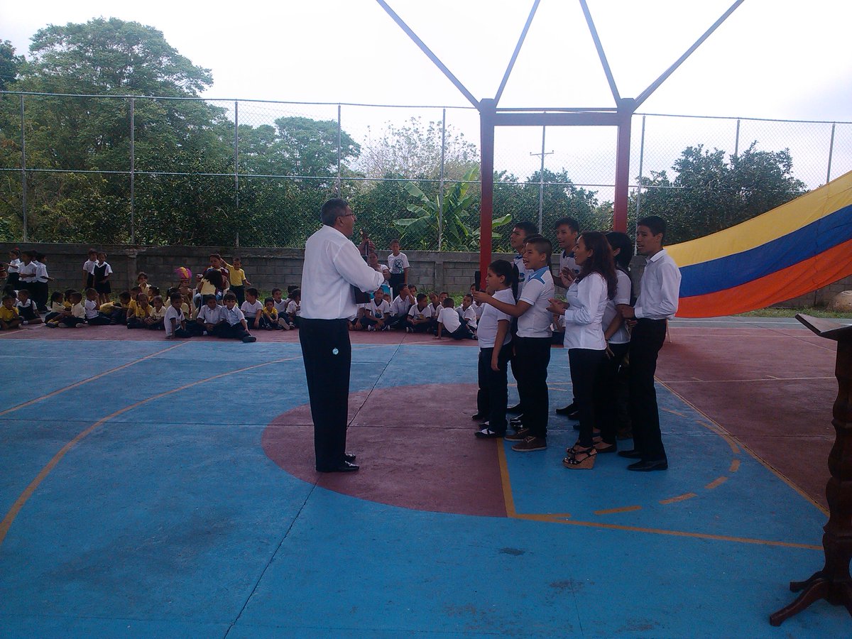 Presentación de coros de la <a href="/OrquestaElVigia/">Núcleo El Vigia</a> 23/10/15 #ElSistemaCumole40 en la Escuela El Ceibal