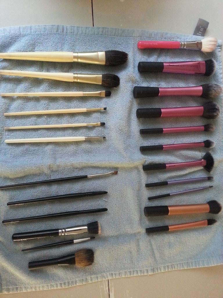 Jits79's tweet photo. @realtechniques @Pixiwoos @nixiepixi i love to watch them being beautiful clean and organized😁#partofthecollection https://t.co/DCZCHOdFBV