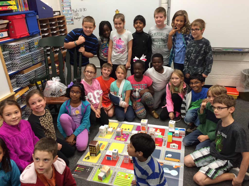 LauraLdsteuber's tweet photo. Making a community #jrachievement https://t.co/MzE1UzXgpx