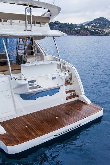 AbsoluteNA's tweet photo. Next up for #FlyFriday is the #52Fly with the largest #flybridge in its class #AbsoluteYachts #yachting #lifeatsea https://t.co/LsYg1PUzbv