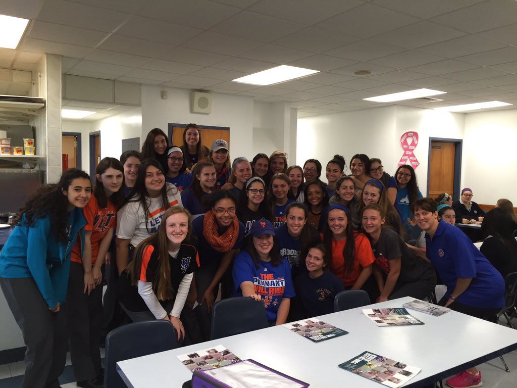 katieveeeeeeee's tweet photo. We ❤️ our champions @Mets #MetsFriday #LGM #worldseries https://t.co/RWjXqgy27g